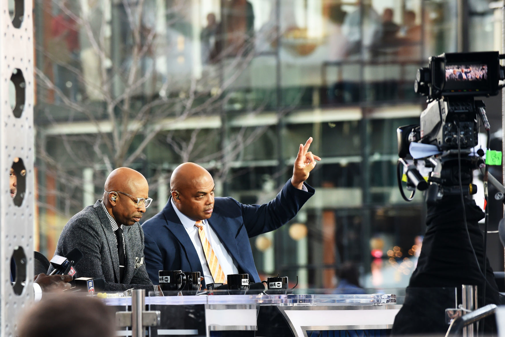 Sir Charles promotes peace